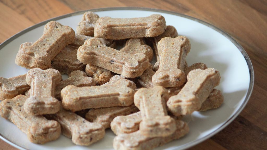 Make your own homemade dog treats with these eight scrumptious recipes