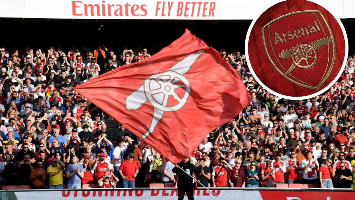 A detailed view of the Arsenal crest on a match shirt inside the dressing room prior to the Premier League match between Arsenal FC and Manchester United at Emirates Stadium on September 03, 2023 in London, England. (Photo by Stuart MacFarlane/Arsenal FC via Getty Images)