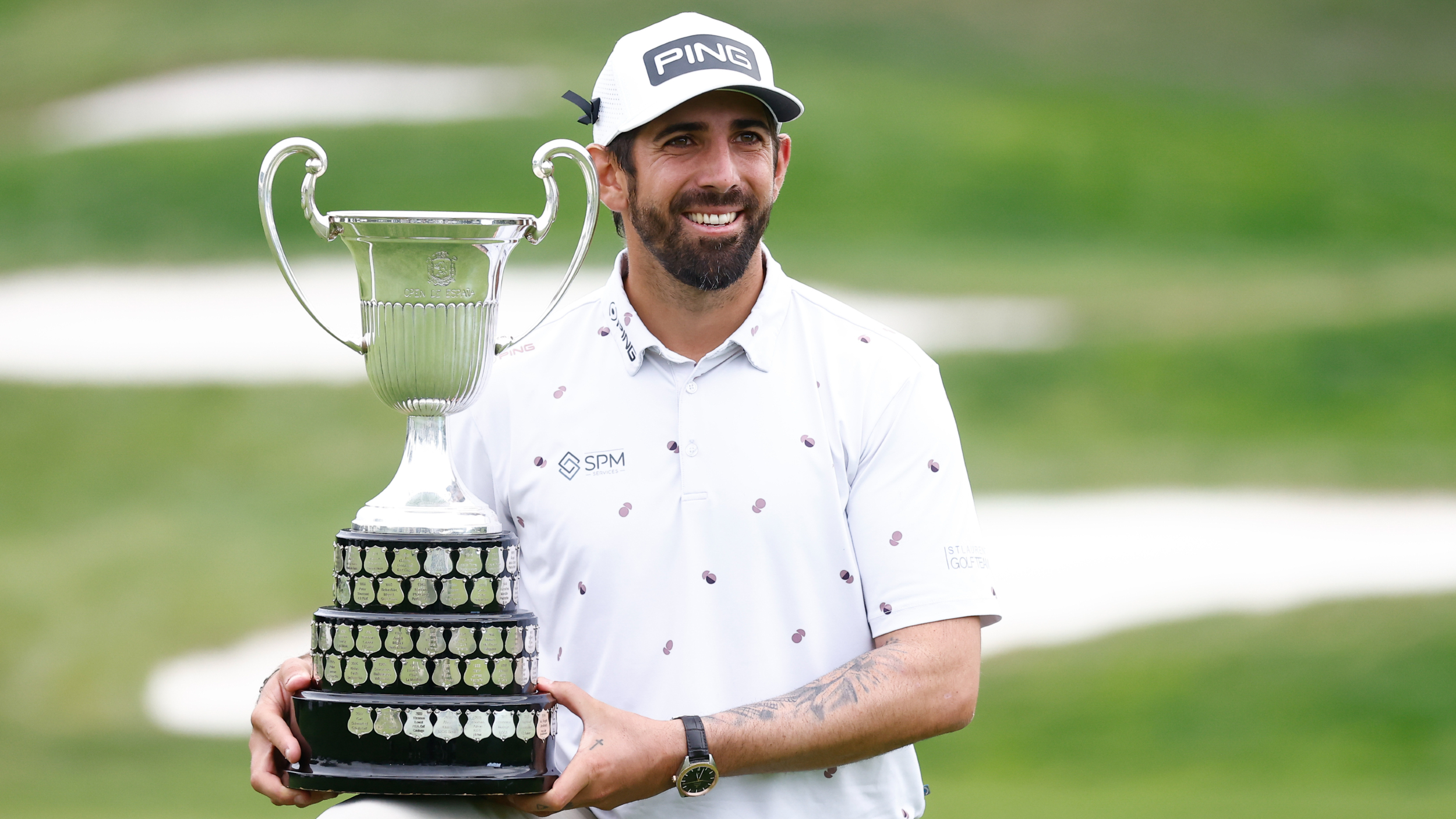 Matthieu Pavon with the Open de Espana trophy