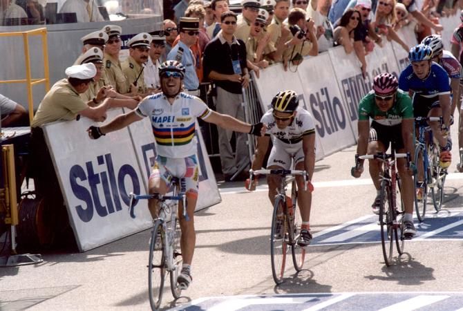 World champion Oscar Freire wins stage 2 of the 2002 Tour de France