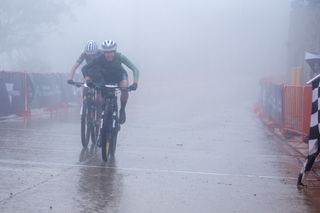 Rebecca Henderson prevails through wild weather and a crash to clinch 12th consecutive Australian mountain bike elite cross-country title