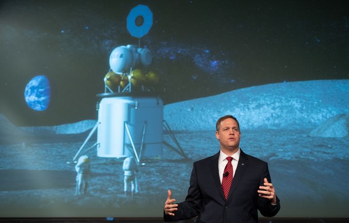 This Is NASA's Plan to Land Astronauts on the Moon in 2028 with Commercial Vehicles