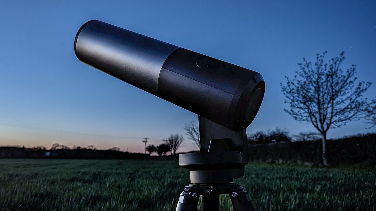 Unistellar eQuinox 2 beginner telescope in a field at twilight