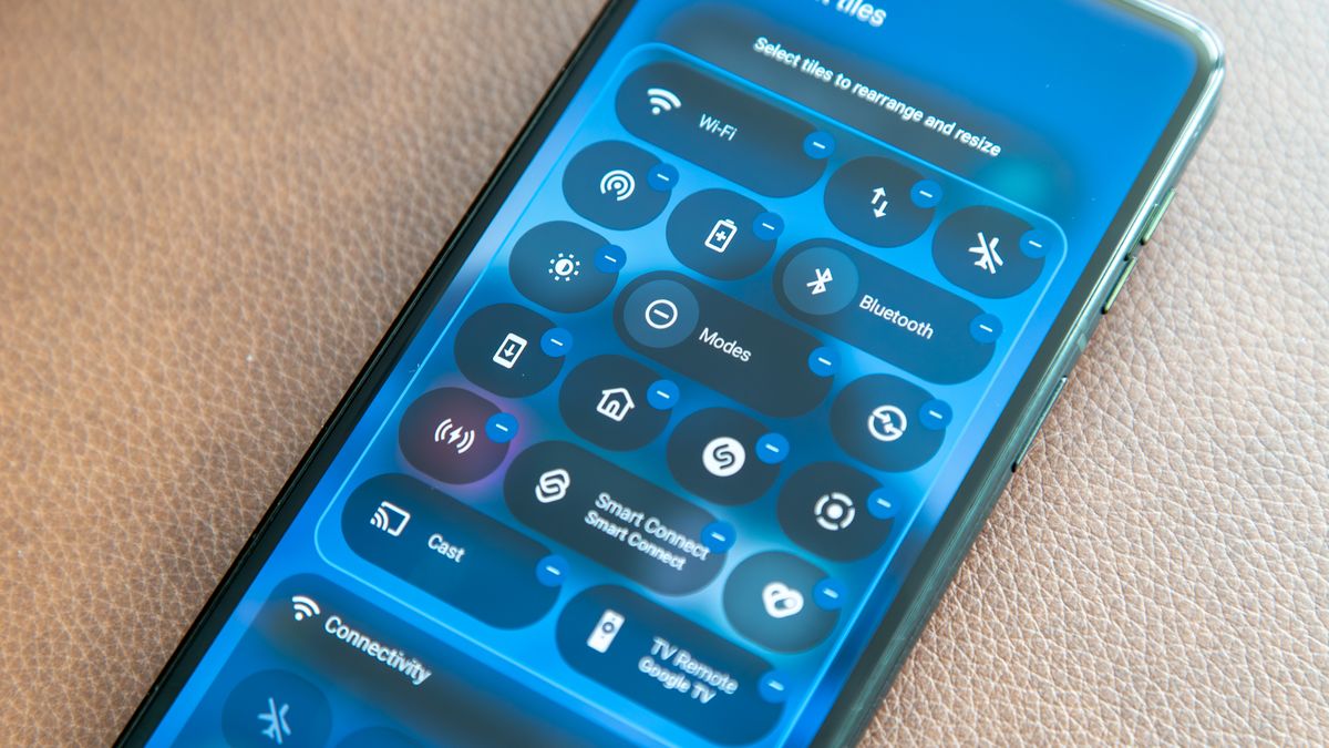 Motorola Razr Fold Quick Settings customization