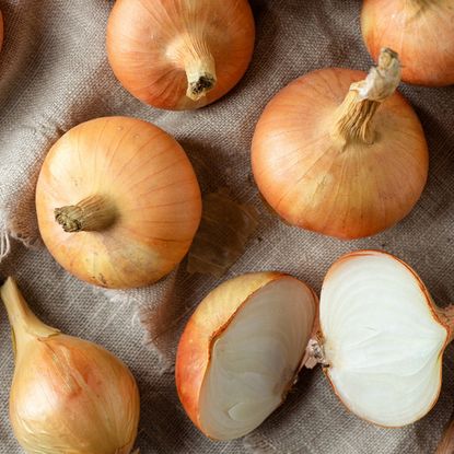 fresh, raw onions 