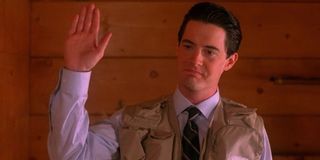 Dale Cooper (Kyle MacLachlan) raises hand on Twin Peaks