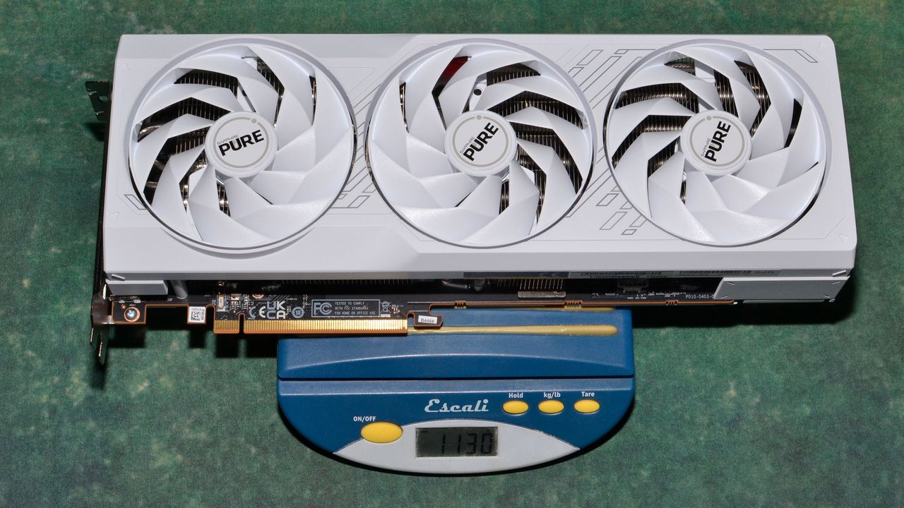 Sapphire RX 7700 XT Pure product photos