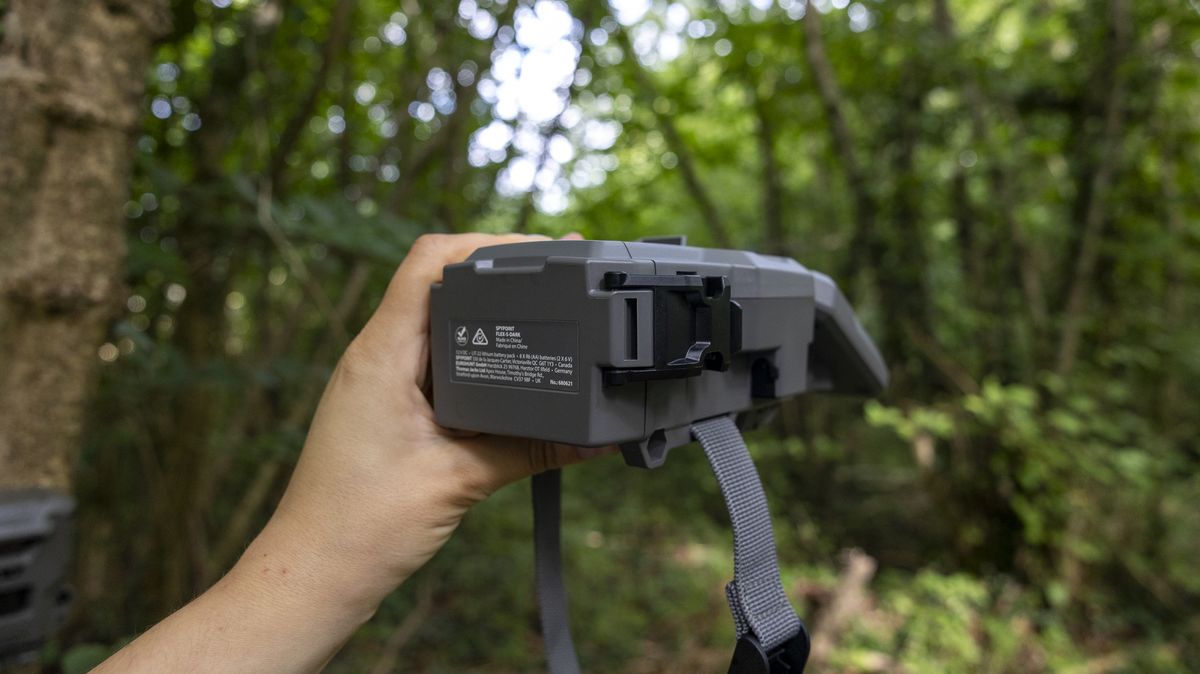 Bottom view of the Spypoint FLEX-S-Dark trail camera