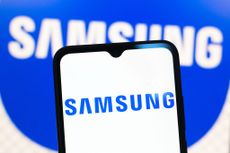 CANADA - 2025/02/21: In this photo illustration, the Samsung Electronics logo is seen displayed on a smartphone screen. (Photo Illustration by Thomas Fuller/SOPA Images/LightRocket via Getty Images)