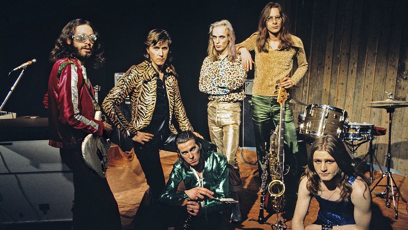 LONDON - JULY 05: L-R Phil Manzanera, Bryan Ferry, Andy Mackay (seated), Brian Eno, Rik Kenton, Paul Thompson (seated), Roxy Music posed group shot at the Royal College Of Art video studio, London on July 5 1972 (Photo by Brian Cooke/Redferns)