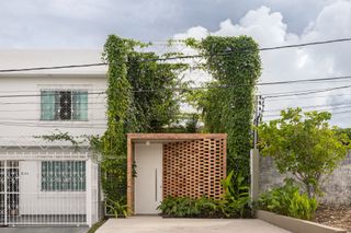Street facade of Tropical Shed in Manaus