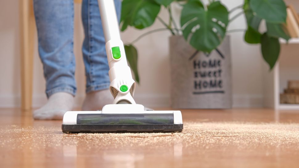 Are cordless vacuum cleaners worth it? Here are the pros and cons Tom