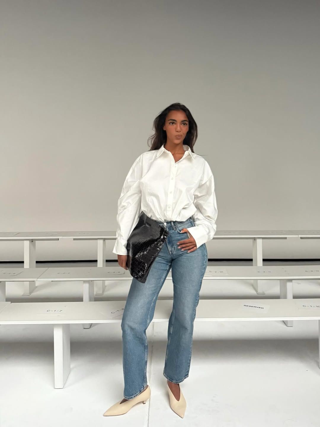 influencer wearing an anti-trend outfit