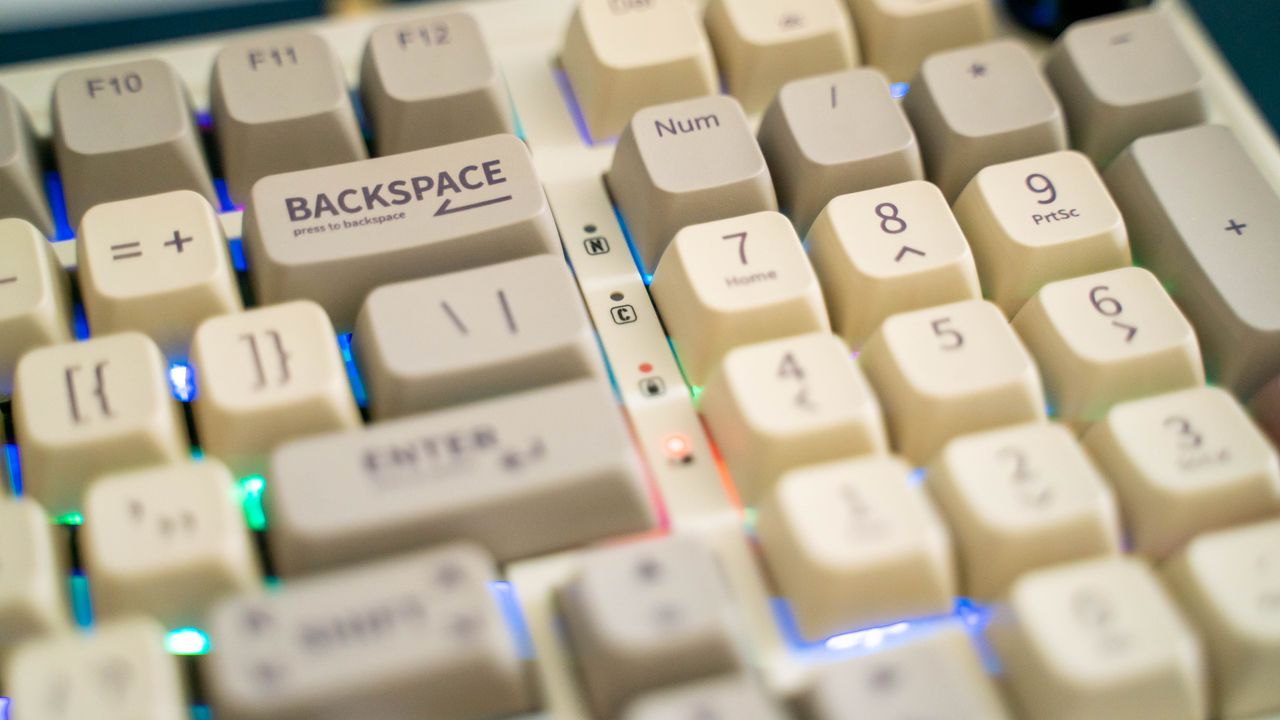 Epomaker RT100 on a desk pad