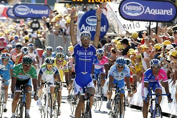 Tom Boonen (Quickstep) finally gets his stage win after a two year wait.