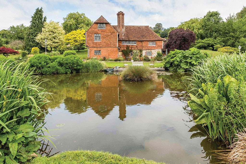 Property for sale with wildlife pond: Tanyard, Wierton Hill, Boughton Monchelsea, Maidstone, Kent. 