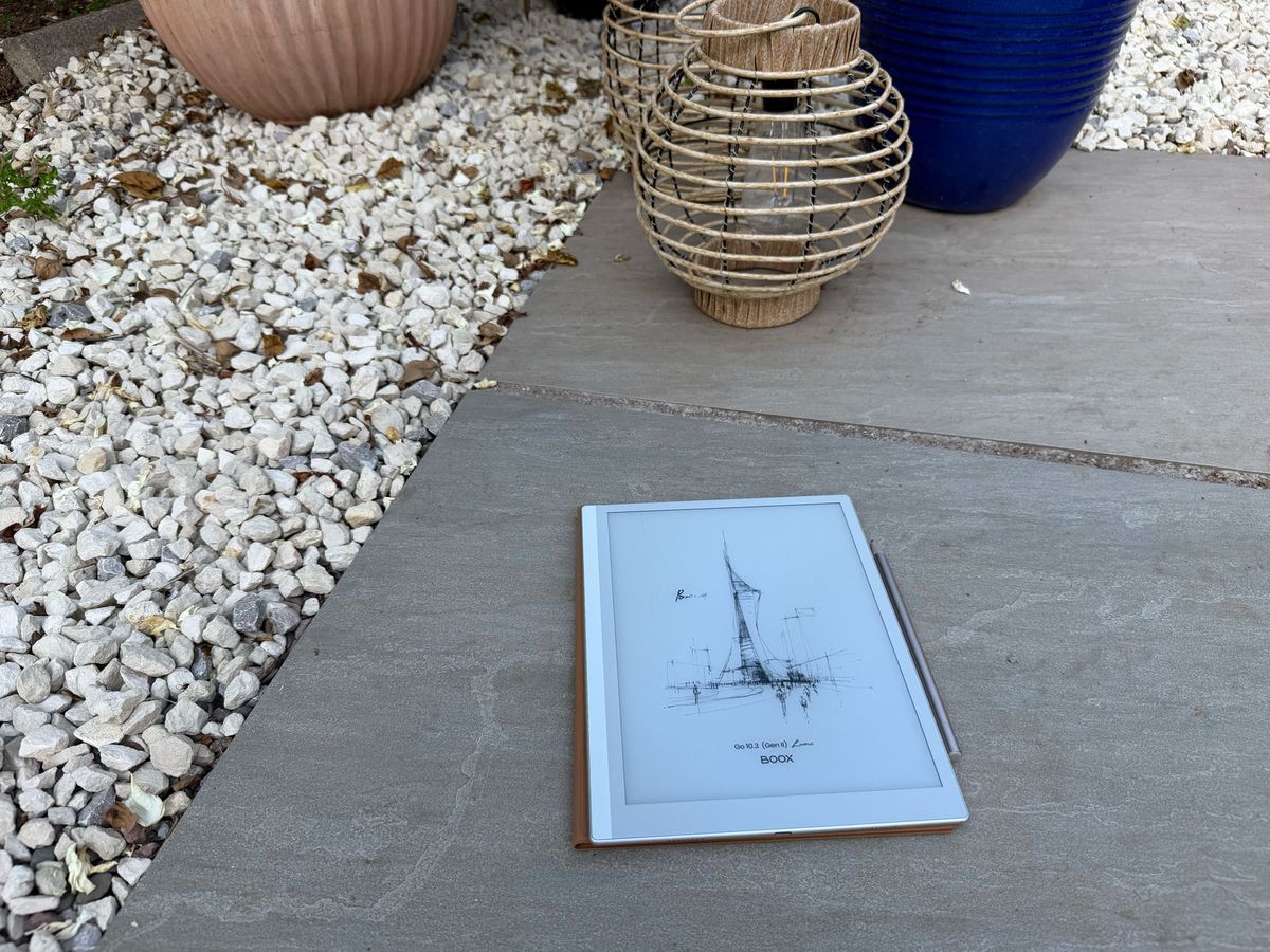 Boox Go Lumi 10.3 outside on the patio