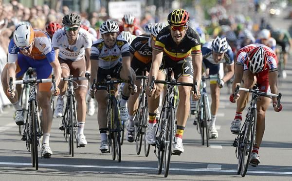 Belgian champion Tom Boonen (Omega Pharma-QuickStep) prevailed in a tight sprint against Mark Renshaw (Rabobank) and Oscar Freire (Katusha) to win Paris-Brussels.