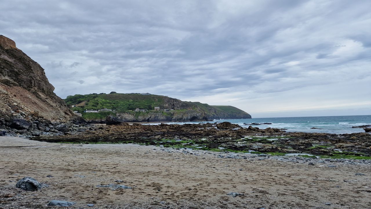 Samsung Galaxy S22 Ultra sample shot of beach on a rainy day