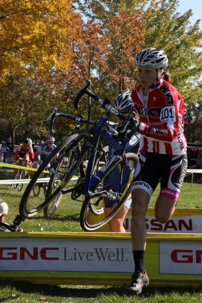 Natasha Elliott (Garneau Club Chaussures) and Pepper Harlton (Juventus Cycling Club) hit the barriers first