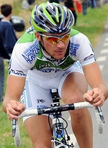 Romain Feillu (Agritubel) drives the break knowing that he would take the yellow jersey if it stayed clear.