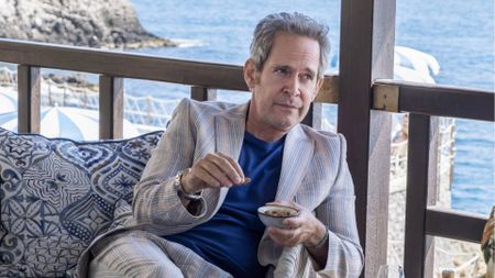 Tom Hollander as Quentin in The White Lotus.