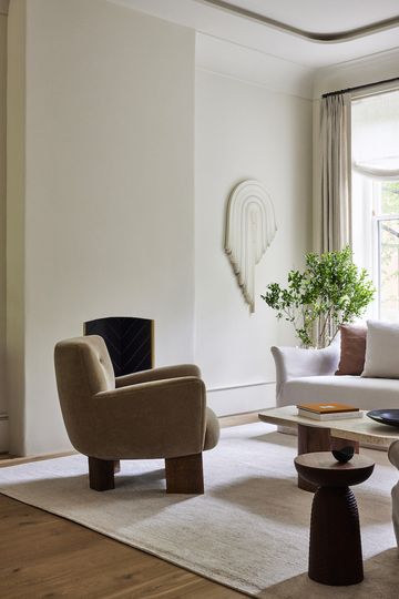 5 Things People With Clutter Free Living Rooms Have in Them | Livingetc