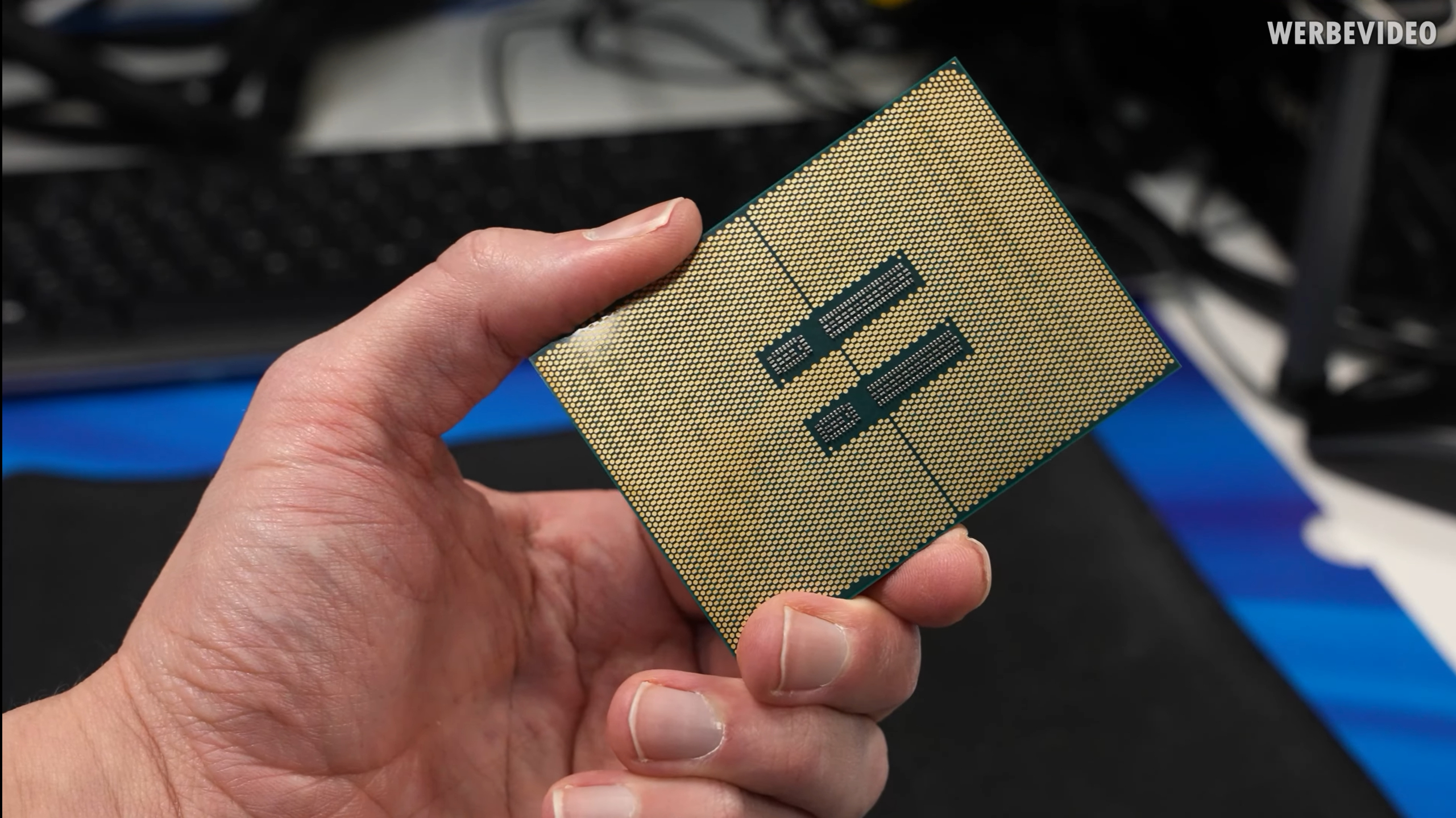 Roman ‘der8auer’ Hartung holding an Intel Xeon W9 3495X CPU