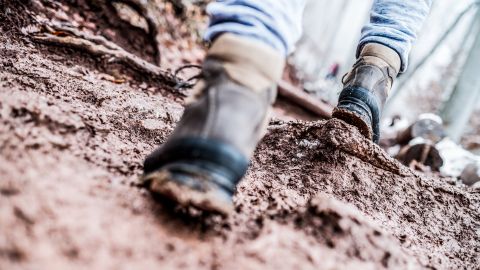 Hiking in mud: 10 tips for staying moving when it’s mucky | Advnture