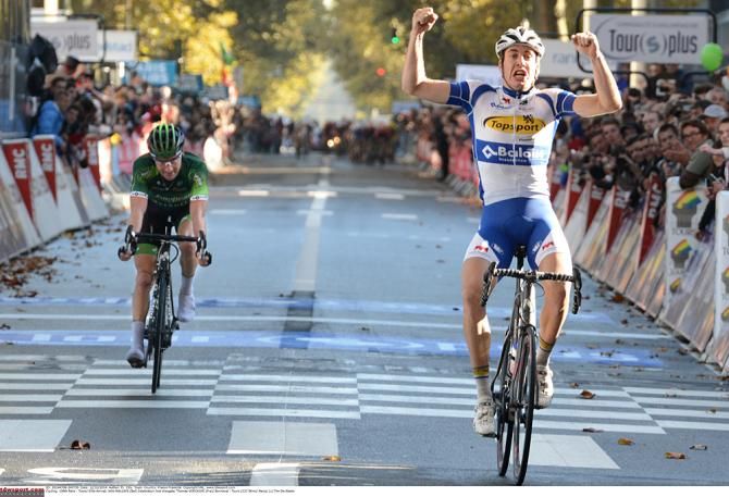 Jelle Wallays (Topsport Vlaanderen) outfoxed Thomas Voeckler (Europcar)
