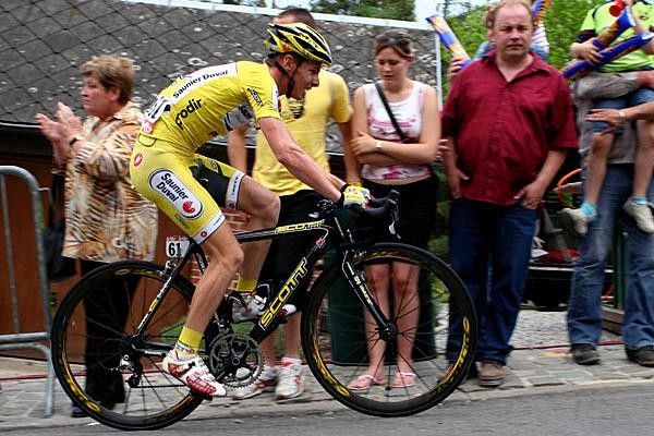 Ricardo Ricc&ograve; (Saunier Duval) grimaces on the Mur.