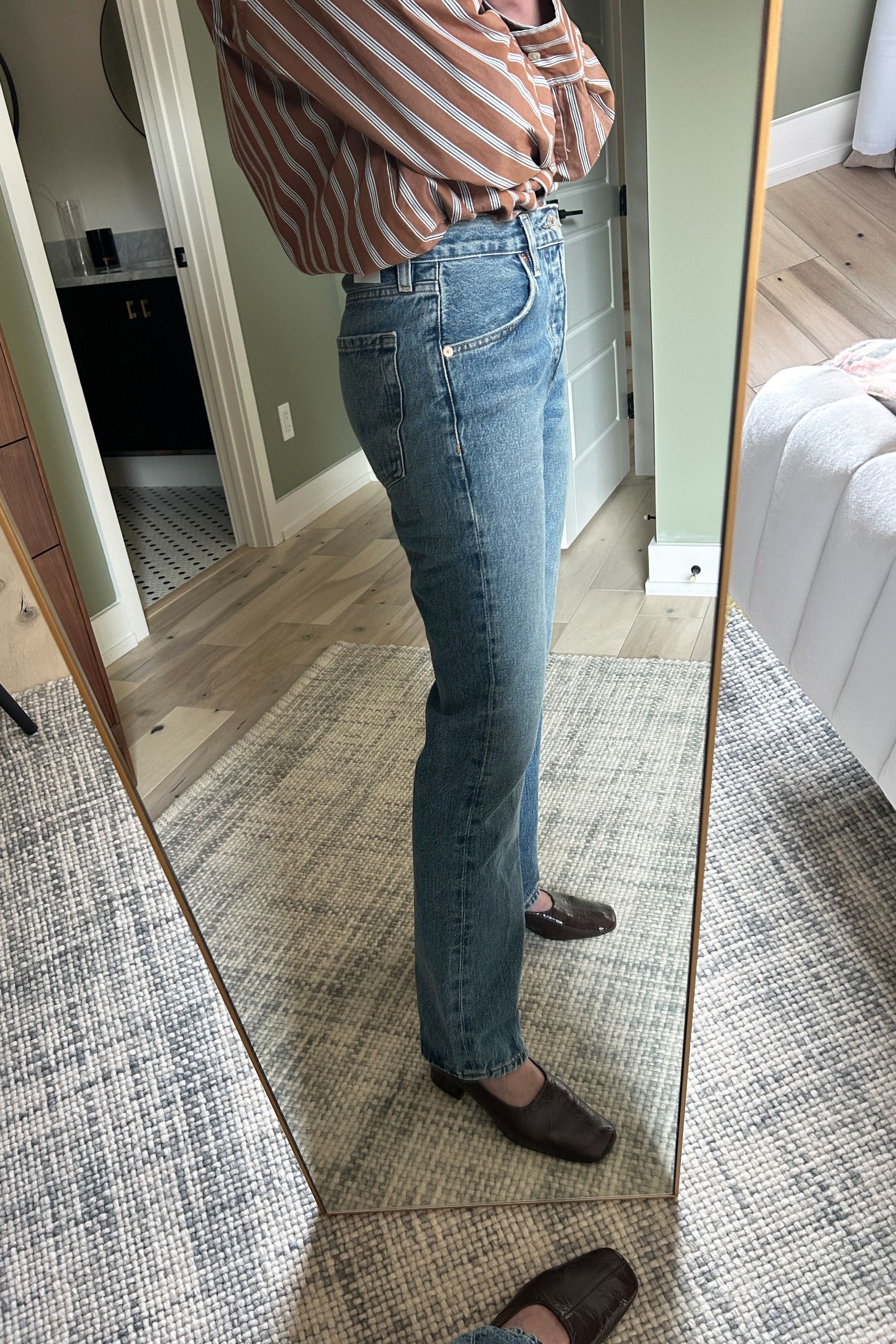 Who What Wear senior fashion editor Allyson Payer trying on the Citizens of Humanity 90s French Jeans in Dirty Martini