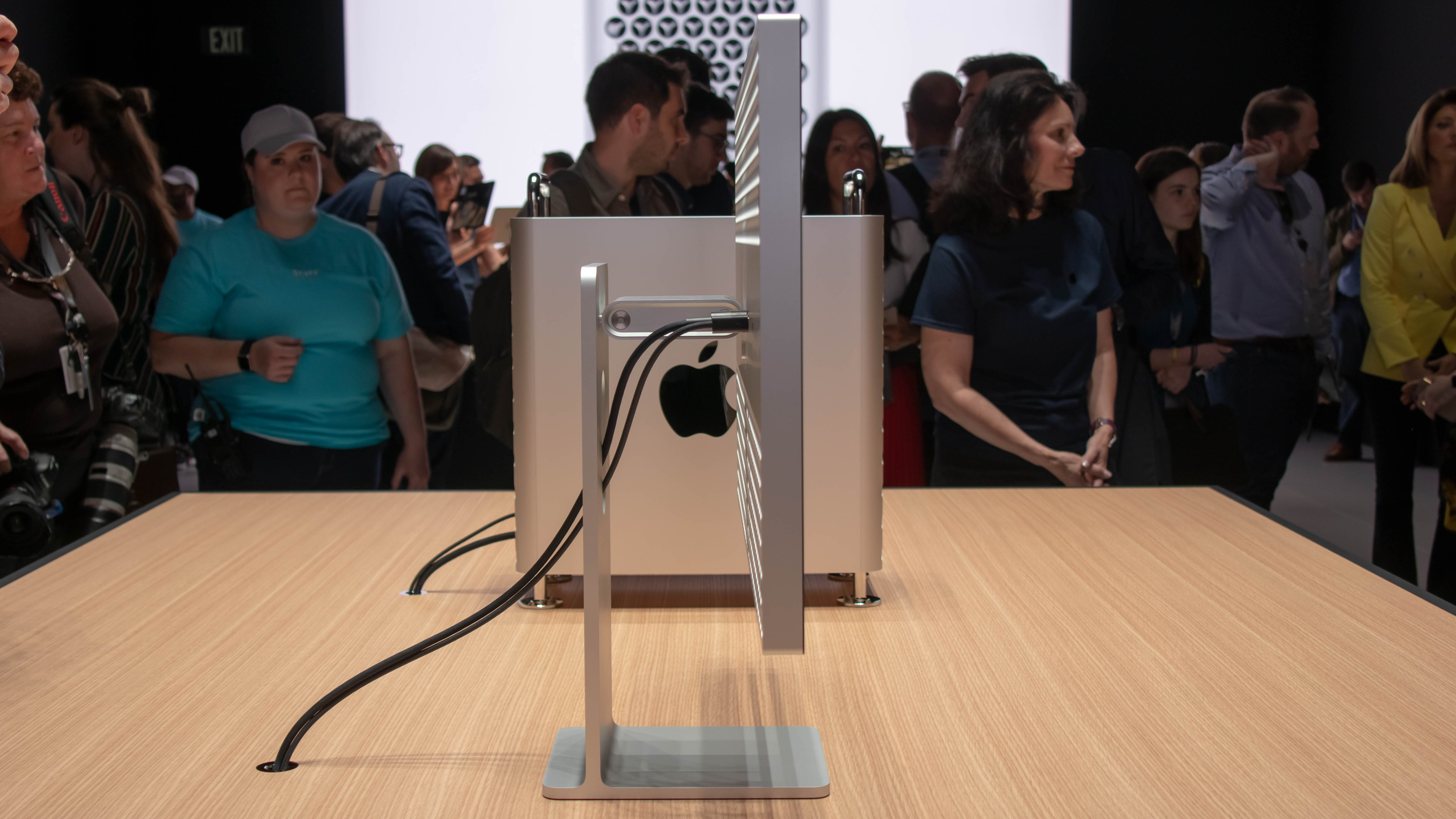 Mac Pro 2019 display and stand