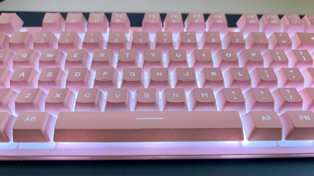 Yindiao K500 Luminous on a blue desk mat