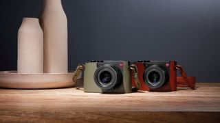Leica Q3 in two colours