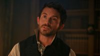 Jonathan Bailey as Anthony with a beard in Season 4 of Bridgerton. 
