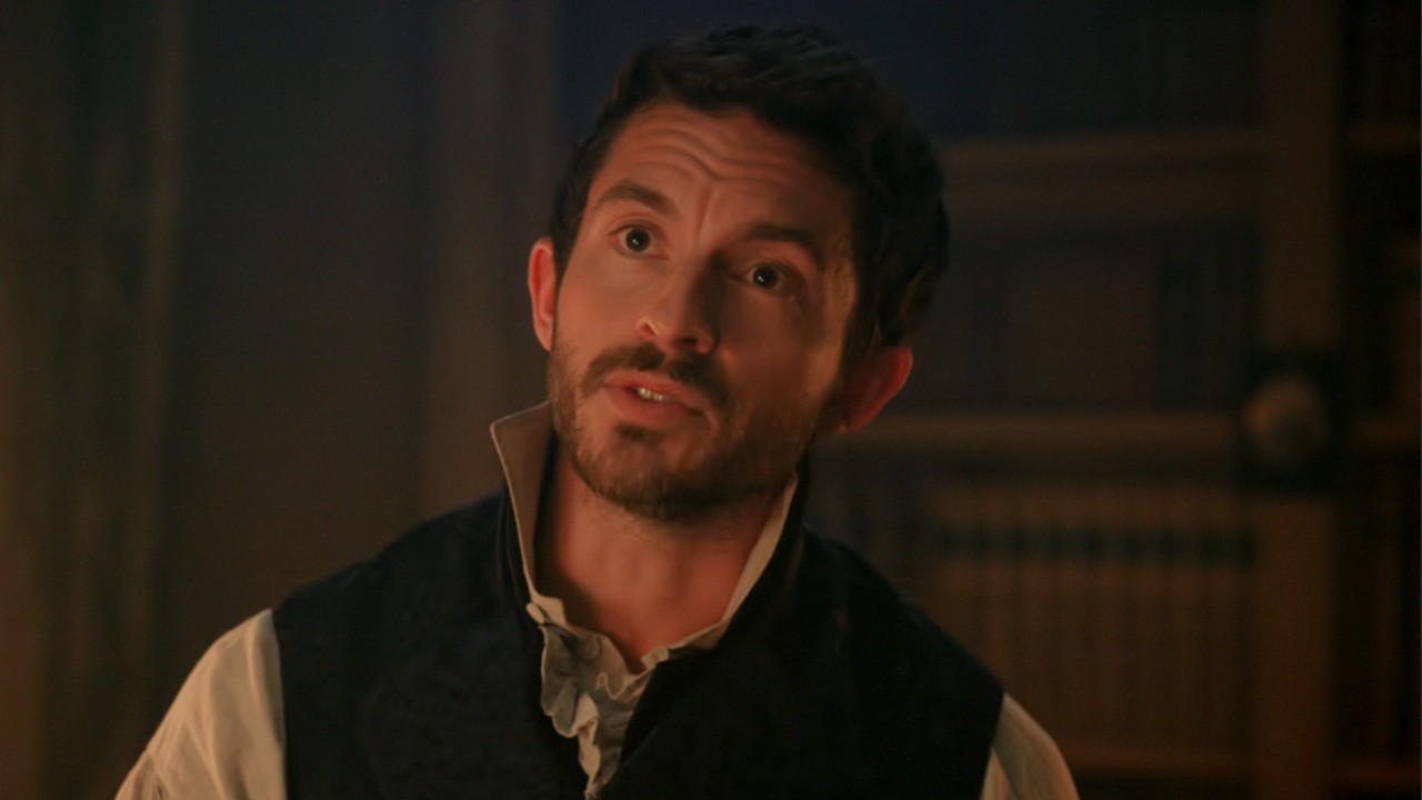 Jonathan Bailey as Anthony with a beard in Season 4 of Bridgerton. 