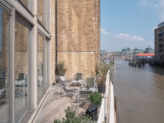 22 shad thames showing transparencies and water views