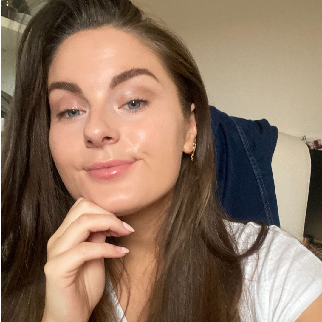 Tori Crowther wearing Victoria Beckham Beauty Contour Stylus in Travertine