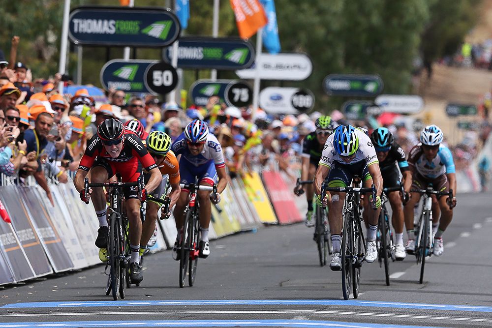 Simon Gerrans edges Rohan Dennis to take the stage 3 win and the race lead.