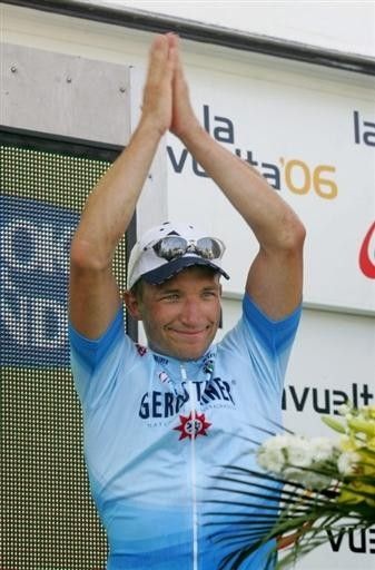 Robert F&ouml;rster (Gerolsteiner) praises the Lord.