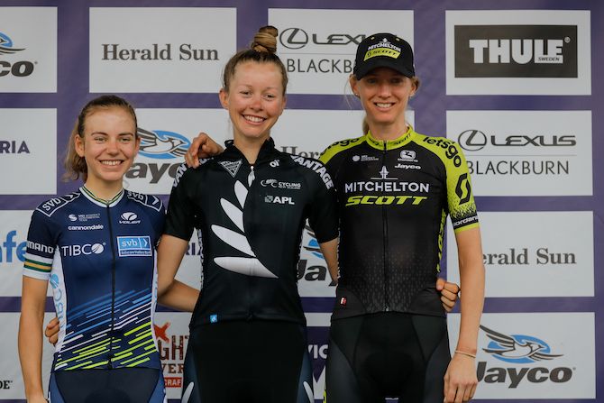 Stage winner Ella Harris (New Zealand National Team) is flanked by second-placed Sarah Gigante (Tibco-SVB) and third placed Lucy Kennedy (Mitchelton-Scott), who did enough to take the overall title