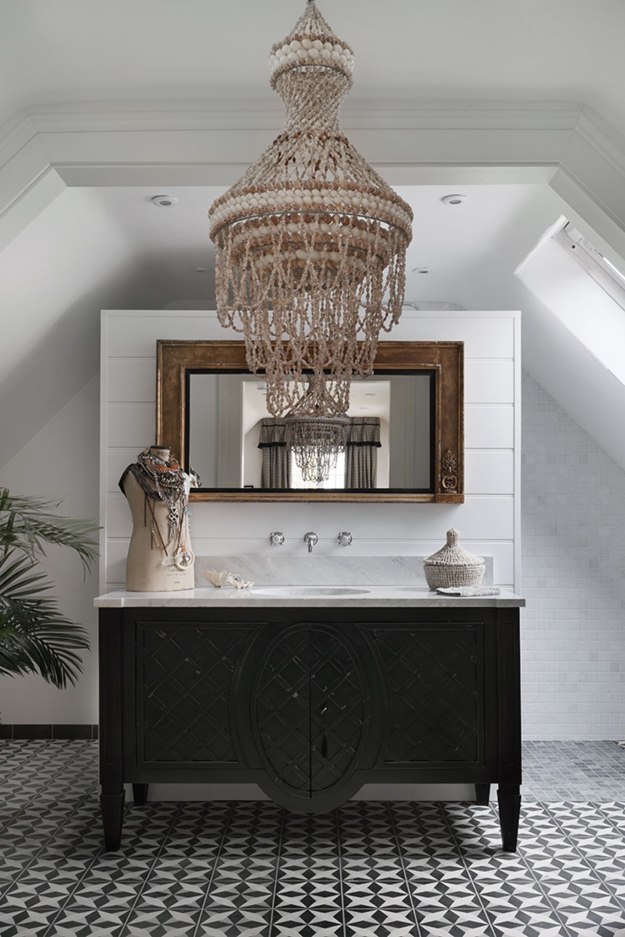 Bathroom chandelier ideas – 10 looks for decadent and luxurious ...