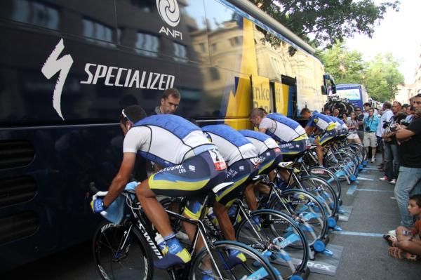 Team Saxo Bank warming up