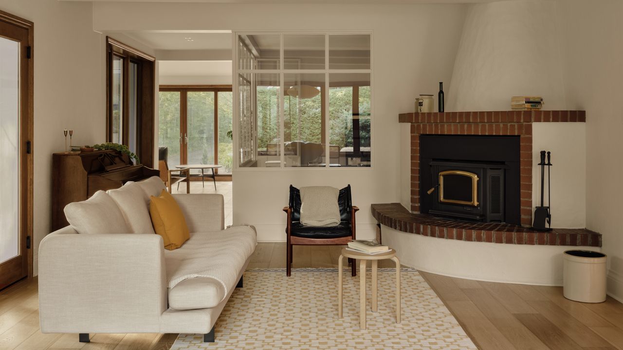 A modernist home in Montréal gets a renovation that stays faithful to its roots