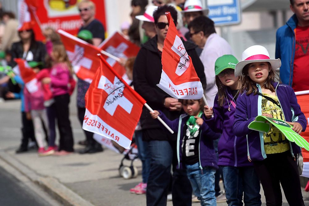 Swiss flags and fans along the race course.