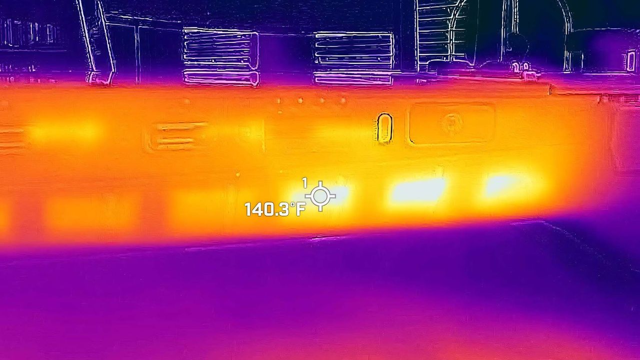 Thermal camera image of the MSI Claw 8 AI+'s main vents.