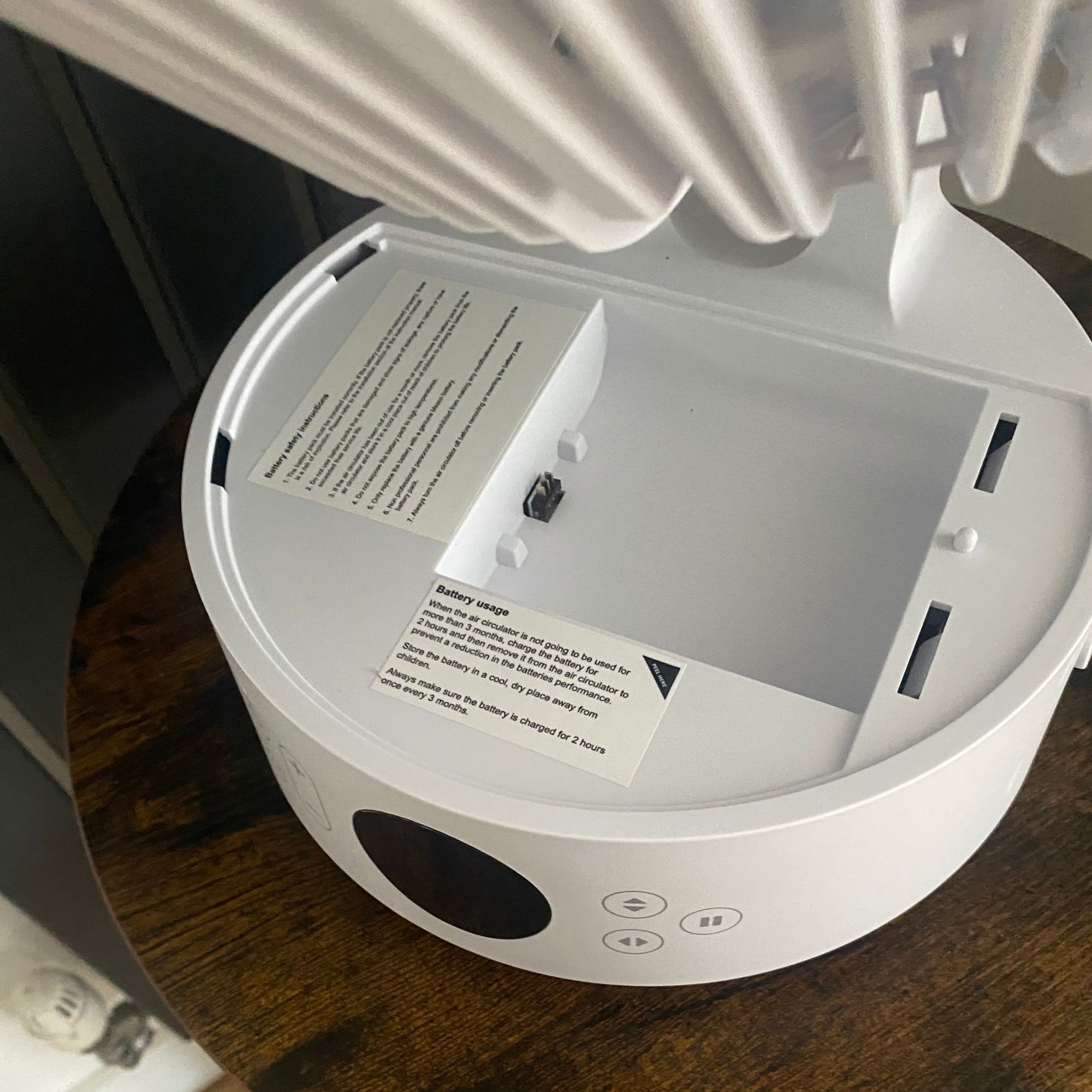 Meaco Sefte Pro table top air circulator with the battery removed
