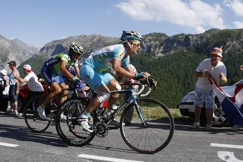 Alexandre Vinokourov (Astana) suffered big-time today hung tough on the final climb.