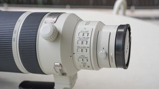A picture of the Sony 100-400mm f/4.5 GM lens, showing the various switches and buttons at the base of the lens.